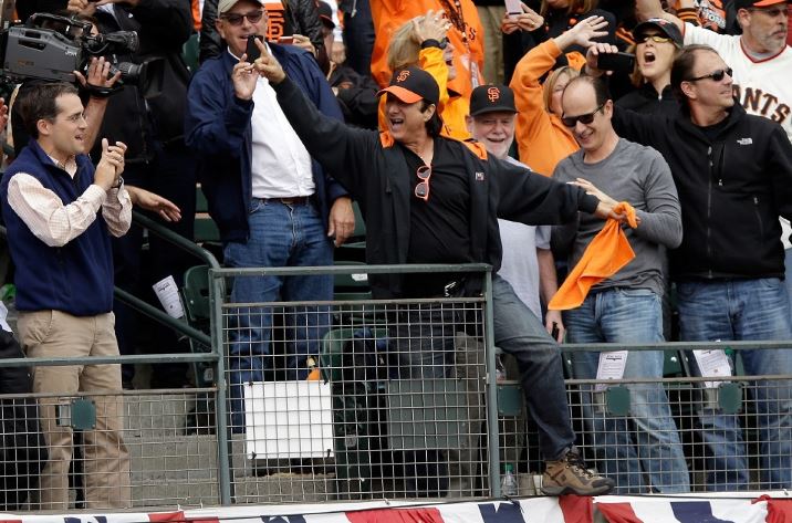 Settle down, Steve Perry (Ezra Shaw Getty Images).JPG